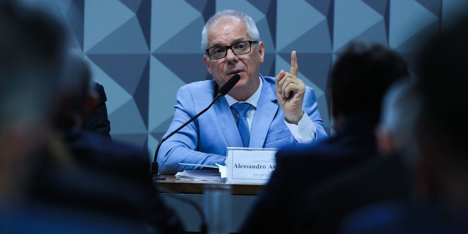 Com habeas corpus, ex-presidente do INSS depõe na CPMI do INSS