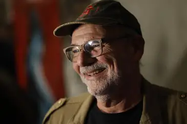 Rio de Janeiro (RJ), 14/07/2025 – O idealizador e diretor do documentário Cazuza: Boas Novas, Nilo Romero, na pré-estreia no cinema Estação Net Rio. Foto: Fernando Frazão/Agência Brasil