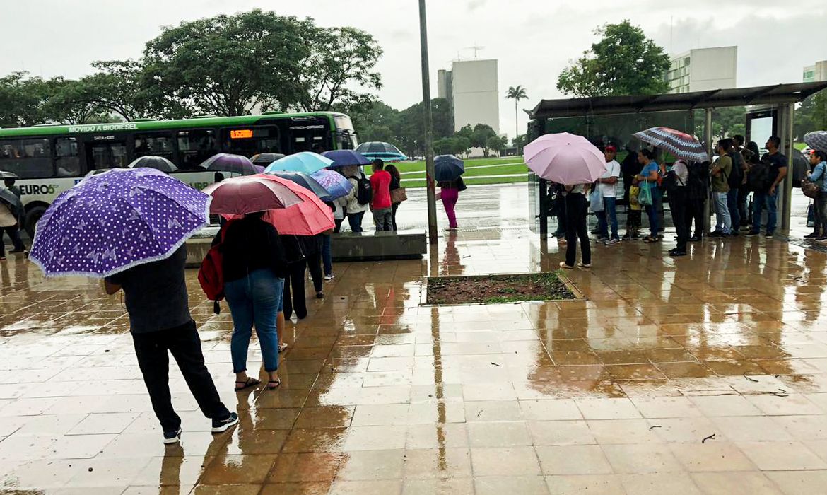 Inmet alerta para chuvas intensas pelo Brasil Inmet alerta para chuvas intensas pelo Brasil
