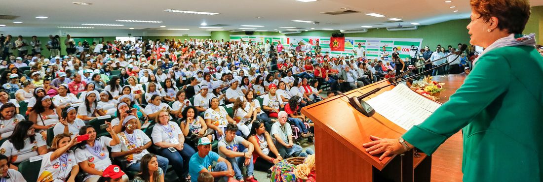 A candidata do PT à reeleição, Dilma Rousseff, participou hoje (28) de ato da Confederação Nacional dos Trabalhadores na Agricultura (Contag), que oficializou apoio à sua candidatura.