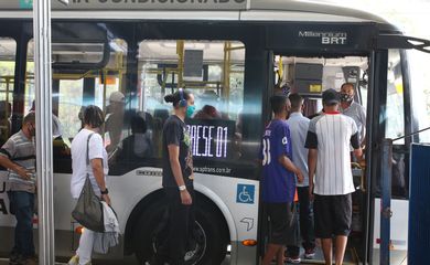 SPtrans coloca ônibus da Paese em circulação para substituir linhas de ônibus paralizadas pelos trabalhadores da Viação Grajaú.