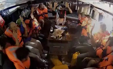 Imagens de vigilância mostram tripulação do barco de bandeira britânica 