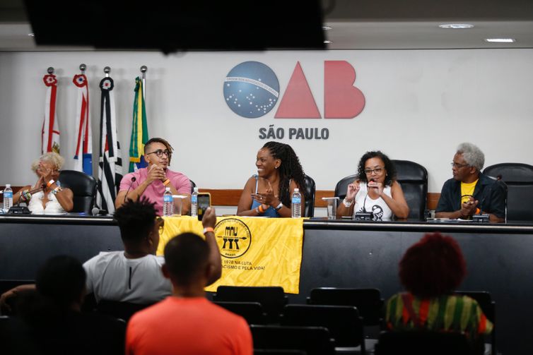 Paulo Pinto/Agencia Brasil São Paulo 18/05/2024 OAB-SP realiza caminhada em defesa da preservação dos achados arqueológicos no metrô e da permanência negra no Bixiga. a Comissão da Verdade sobre a Escravidão Negra da seccional paulista da Ordem dos Advogados do Brasil, em parceria com o Mobiliza Saracura Vai-Vai, realiza a 2ª Caminhada Educativa 'Chão dos nossos ancestrais”. Foto Paulo Pinto/Agencia Brasil