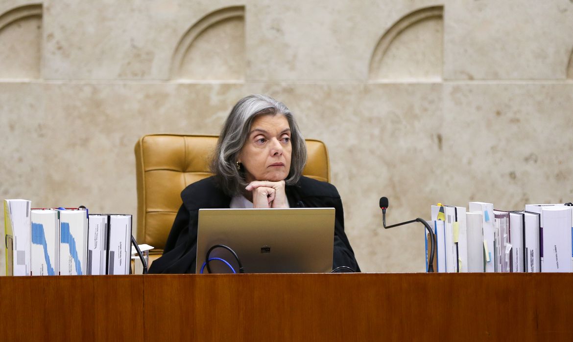 Brasília - A presidente do Supremo Tribunal Federal (STF), ministra Carmem Lúcia, durante sessão plenária do julgamento sobre validade das delações da JBS (Marcelo Camargo/Agência Brasil)
