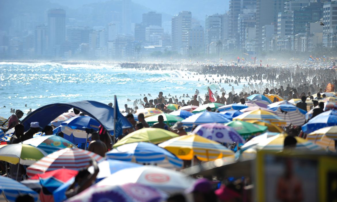 O Movimento Praia Viva, lança campanha de conscientização para manter as praias limpas, evitando a propagação de doenças ,preservação da fauna marinha e a degradação do meio ambiente. (Tomaz Silva/Agência Brasil)