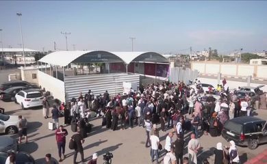 Palestinians hoping to leave Gaza gather at Rafah border with Egypt