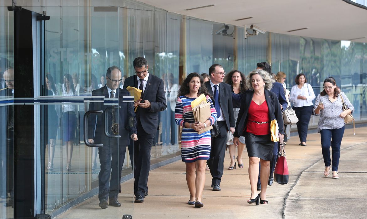 Brasília - Juízes e promotores protocolam no STF cinco mil assinaturas em defesa da manutenção da prisão em 2ª instância (Valter Campanato/Agência Brasil)
