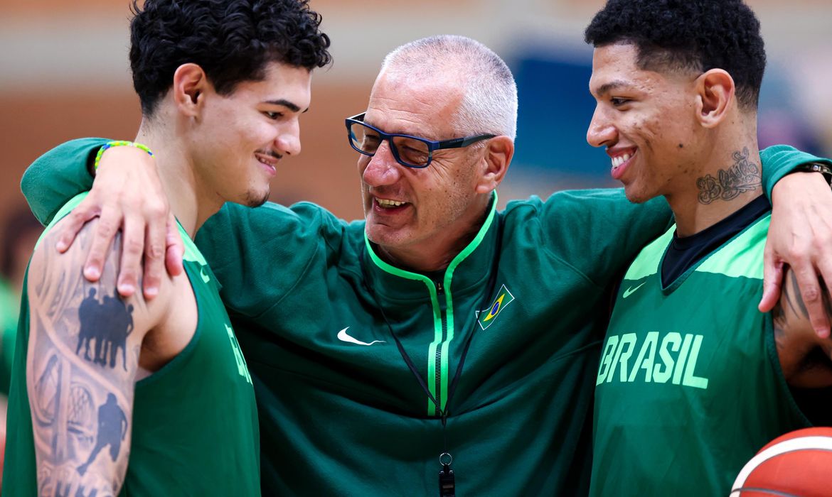 Gui Santos, Petrovic, Didi, seleção brasleira de basquete masculino - Paris 2024 - Brasil