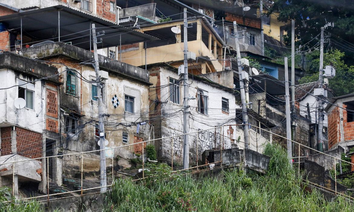 Casi el 20% de la población de las favelas vive en calles donde no pasan los coches.