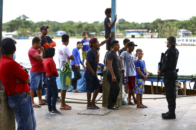 Atalaia do Norte (AM), 29/02/2023 - Movimentação no porto de Atalaia do Norte, que recebe indígenas de comunidades do Vale do Javari. Foto: Marcelo Camargo/Agência Brasil