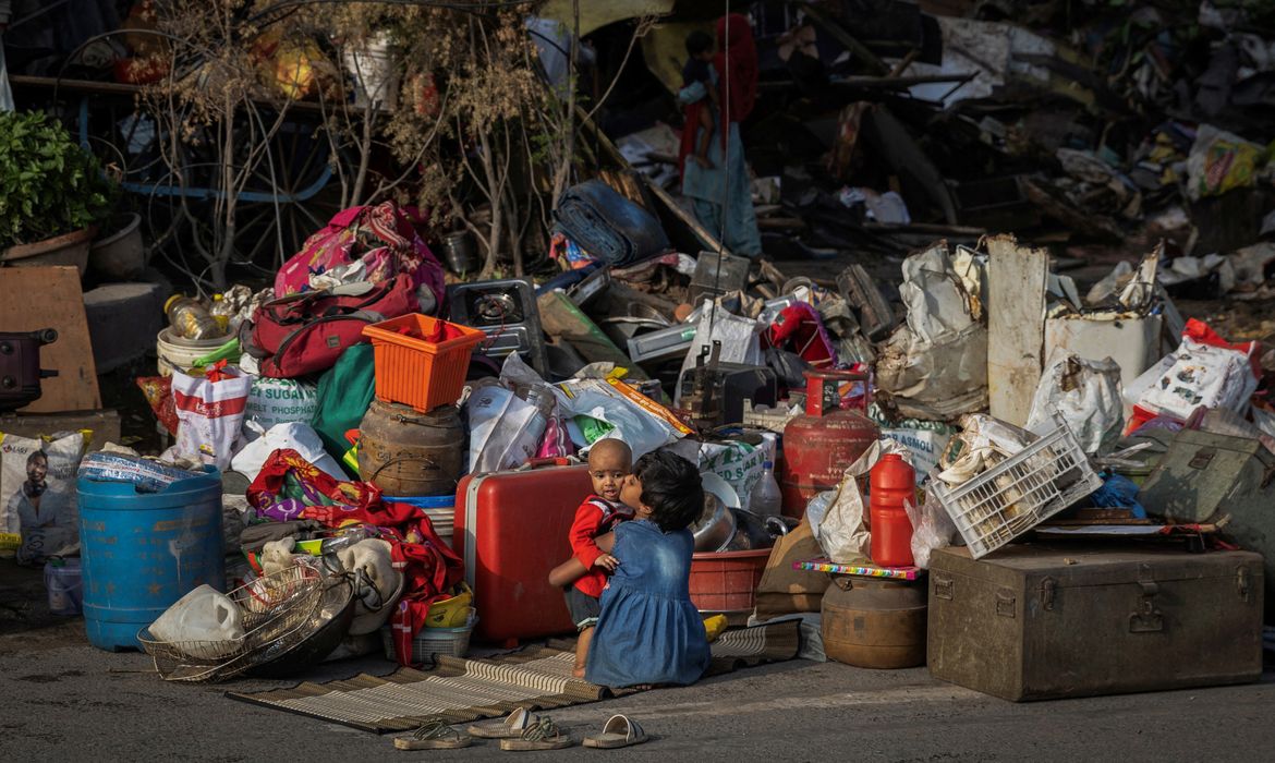 .Muitas favelas desaparecem da capital indiana antes da cúpula do G20. REUTERS/Adnan Abidi