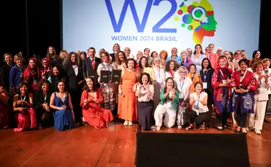 Rio de Janeiro (RJ), 01/10/2024 – Grupo de estudos do W20 e autoridades durante o evento Women 20, no Theatro Municipal do Rio de Janeiro, no centro da capital fluminense. Foto: Tomaz Silva/Agência Brasil
