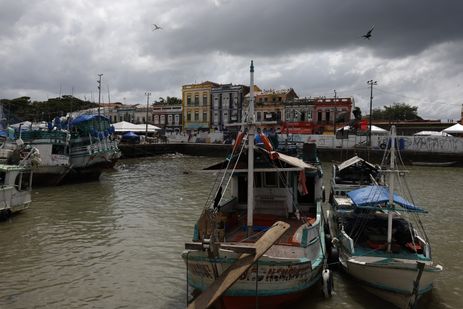 Belém (PA) 14/12/2024 – Barcos pesqueiros atracados na Doca do Ver-o-Peso, na Cidade Velha, às margens da baía do Guajará. Foto: Fernando Frazão/Agência Brasil