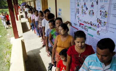 Eleição em Myanmar (Nyunt Win/EPA/Agência Lusa/Direitos Reservados)