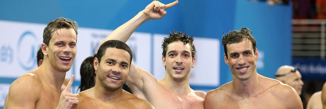 Cesar Cielo, Felipe França, Marcos Macedo e Guilherme Guido: no revezamento 4x100m medley, o Brasil faturou a sétima medalha de ouro no Mundial de piscina curta