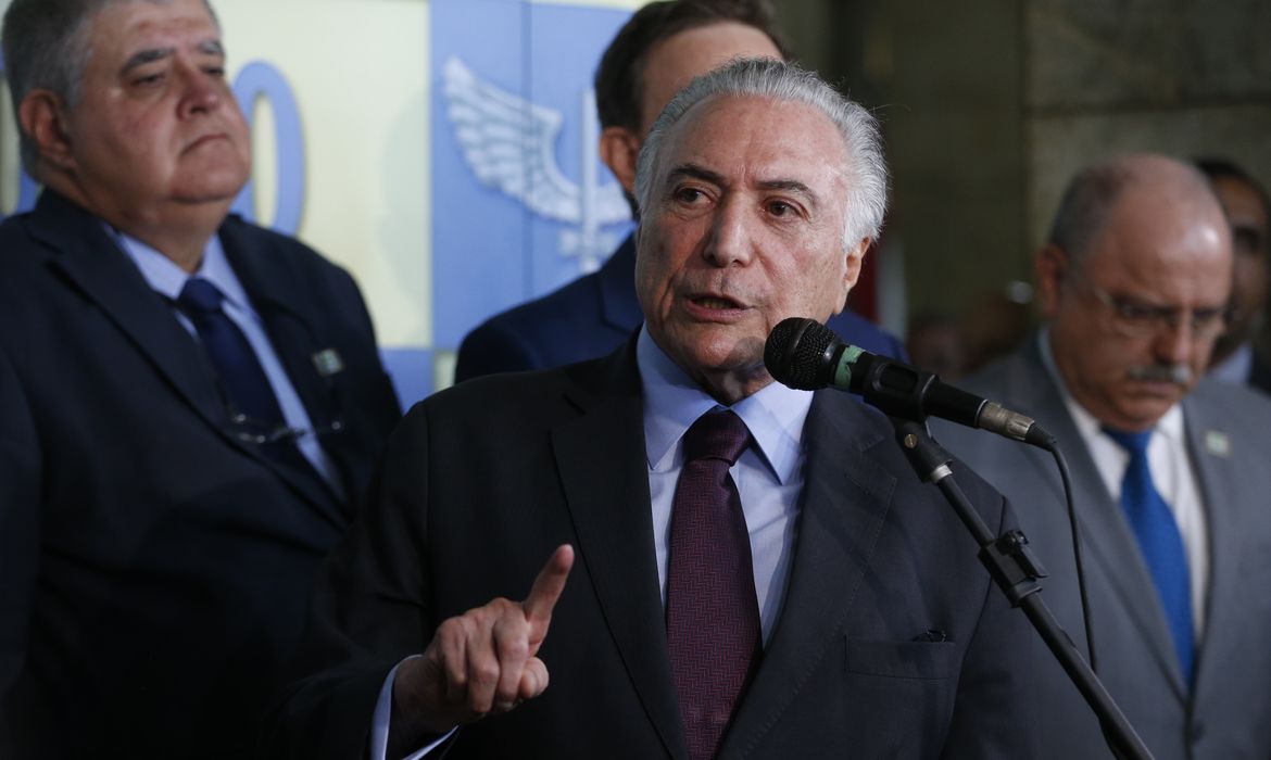 O presidente Michel Temer durante visita a central administrativa do Gabinete de Intervenção Federal na segurança pública do Rio de Janeiro, no Comando Militar do Leste (CML).