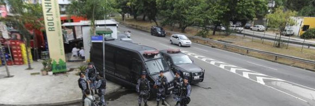 Policiais do Bope, da Polícia de Choque e de diversas UPPs foram enviados à Rocinha para reforçar a segurança na comunidade