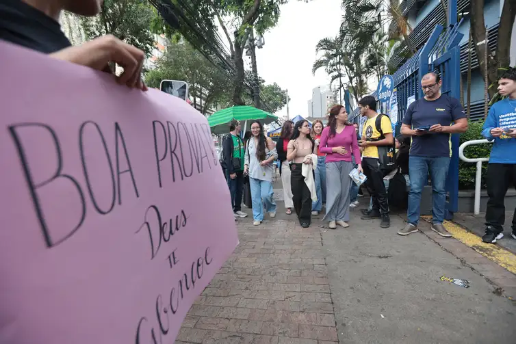 São Paulo (SP), 09/11/2025 - Estudantes no primeiro dia de provas do ENEM na UNIP Vergueiro em São Paulo. Foto: Paulo Pinto/Agência Brasil.