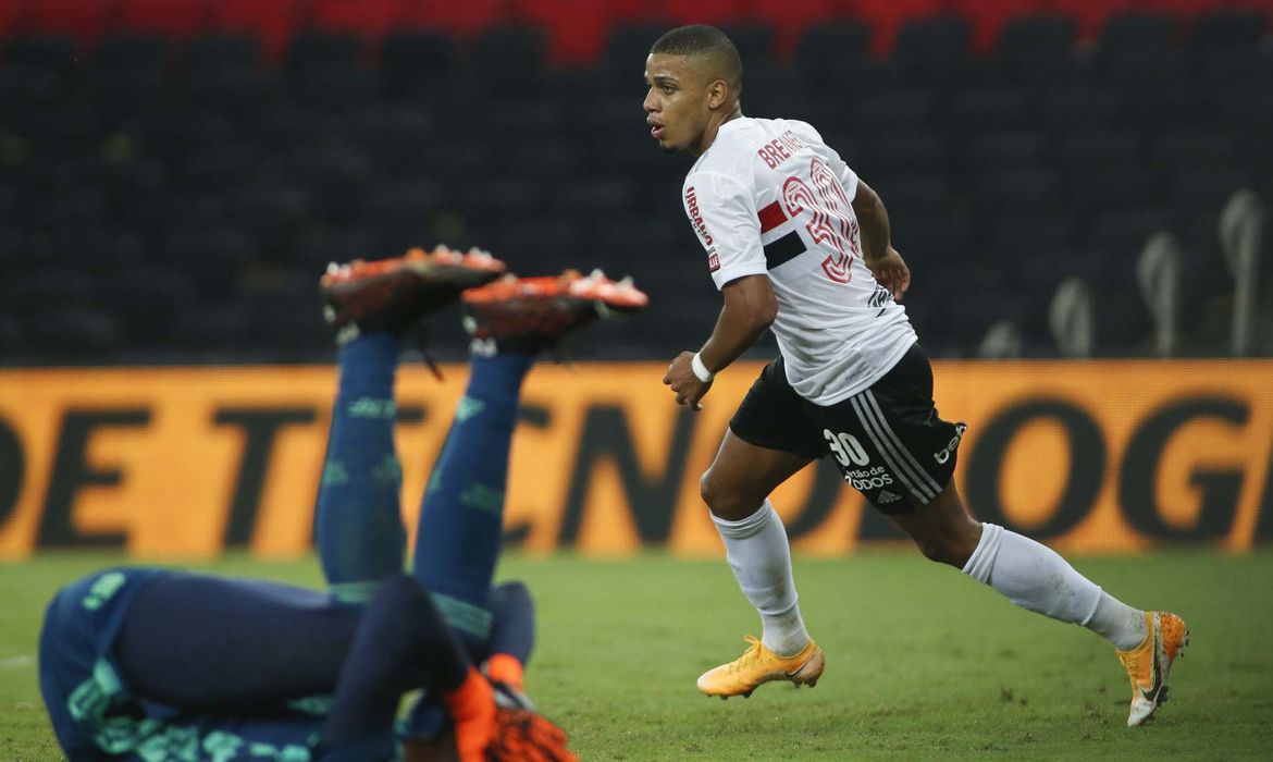 São Paulo vence Flamengo