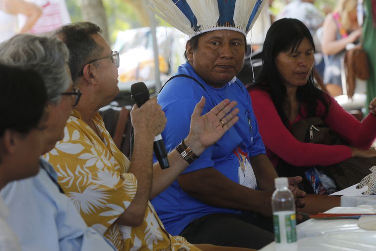 Rio de Janeiro (RJ), 03/09/2023 - Conversa com os indígenas Sokrowé Karajá e Ixyse Karajá, da Ilha do Bananal, em Tocantins, no Festival Museu Nacional Vive, na Quinta da Boa Vista Foto: Fernando Frazão/Agência Brasil