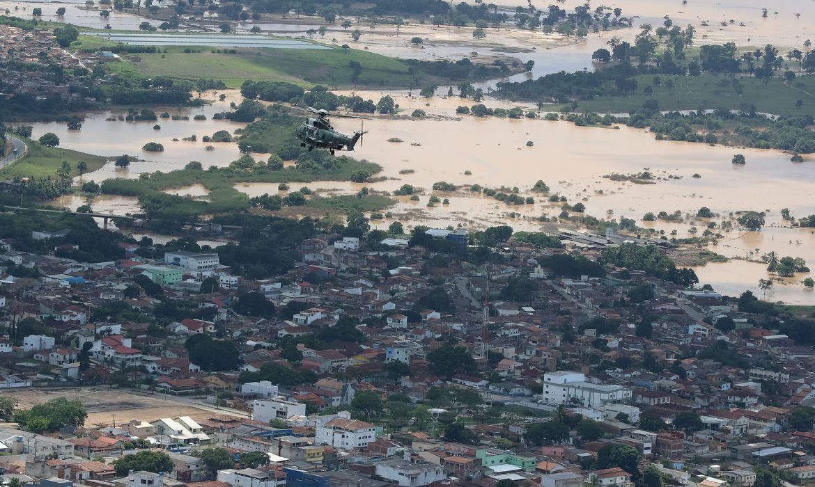 Áreas atingidas por enchentes no Estado da Bahia.