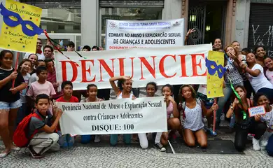 São Paulo - Bloco promove grito contra a exploração sexual de Crianças e Adolescentes no Carnaval 2017, na Praça do Patriarca, região central da cidade (Rovena Rosa/Agência Brasil)