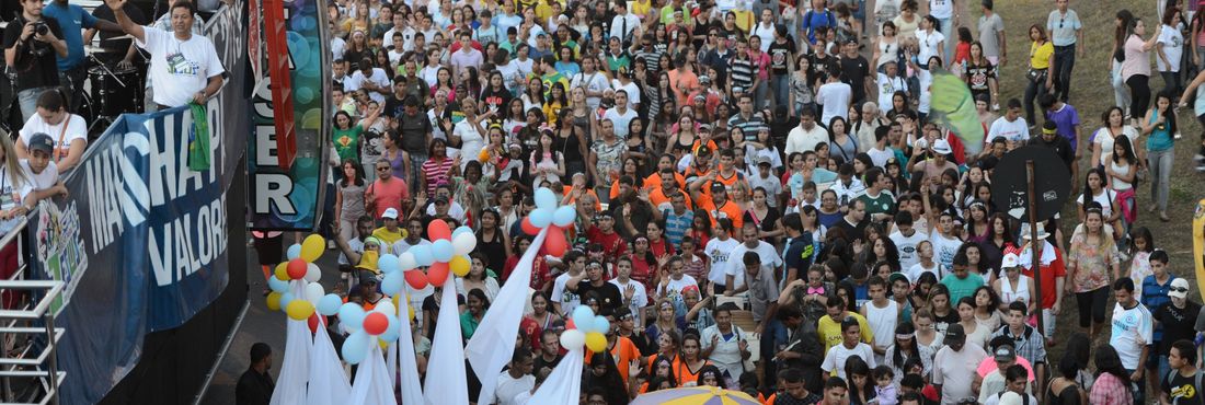 Brasília - Marcha para Jesus reúne evangélicos no centro da capital