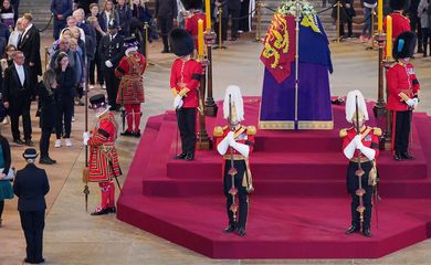 Velório da rainha Elizabeth no Parlamento britânico