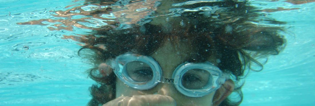 Cloro da piscina pode agravar alergias resporatórias e da pele
