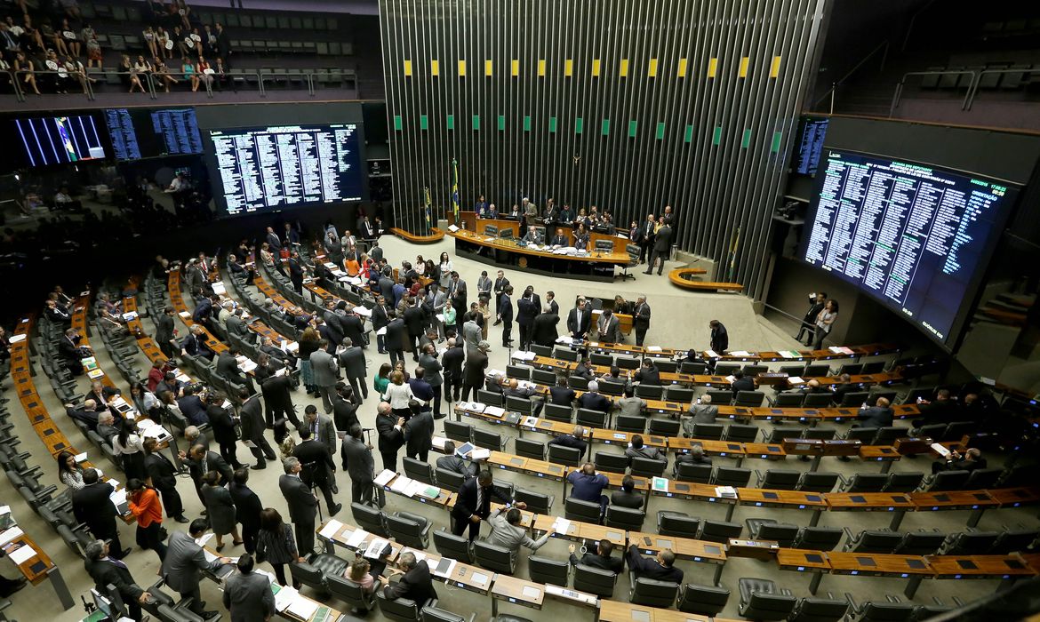 Brasília - Plenário da Câmara durante votação de MP sobre renegociação de dívidas de produtores rurais e de caminhoneiros  (Wilson Dias/Agência Brasil)