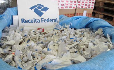 Receita Federal destrói 3.200 toneladas de produtos contrabandeados em todo o país, como parte do 14º Mutirão Nacional de Destruição, para marcar o Dia Nacional de Combate à Pirataria (Divulgação Receita Federal)