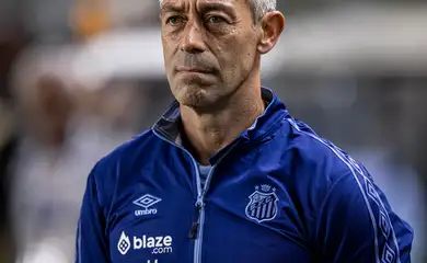 Técnico Pedro Caixinha é demitido do Santos no dia seguinte à derrota por 1 a 0 para o Fluminense fora de casa - em 14/04/2025