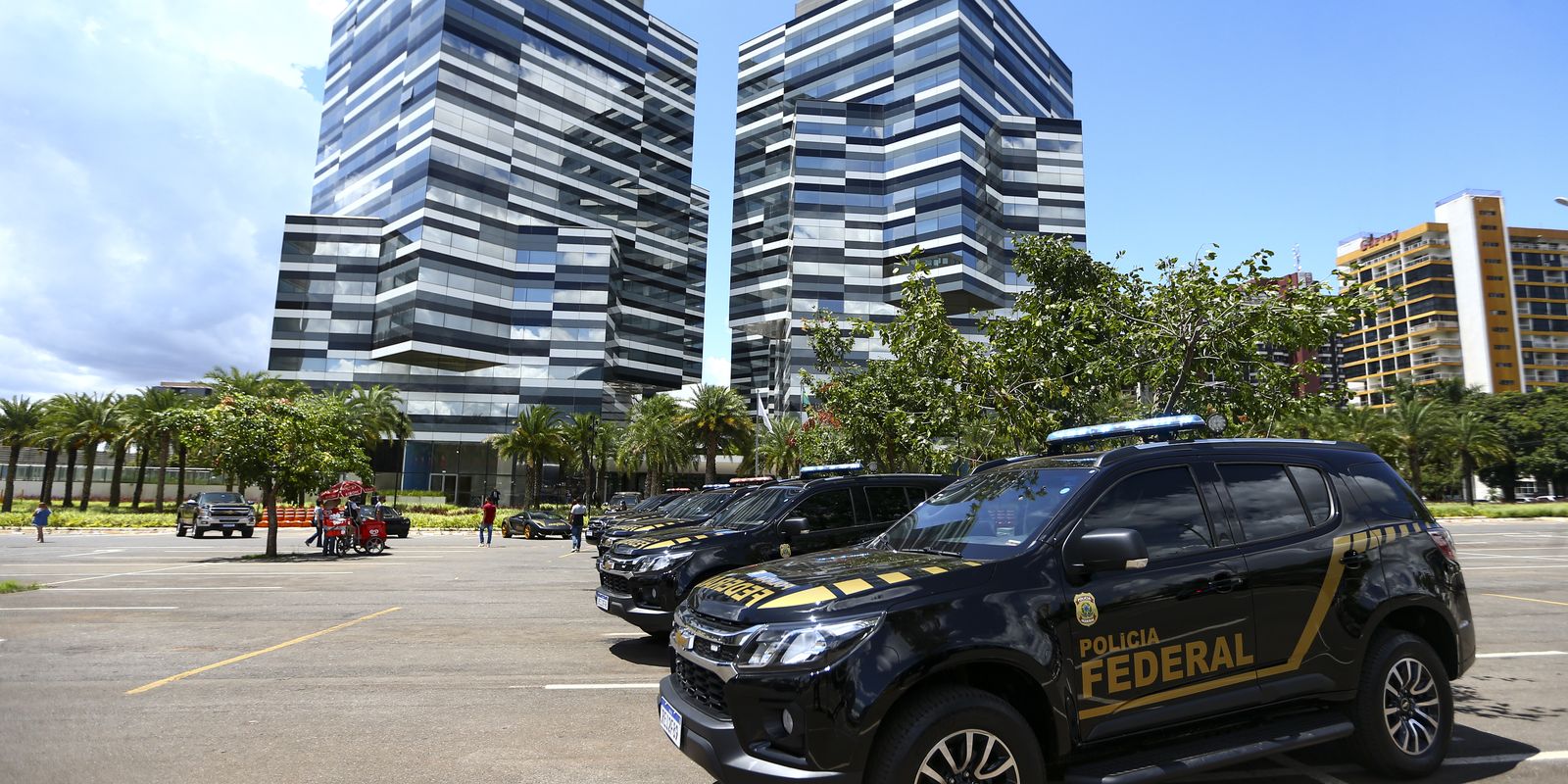PF rastreia esquema financeiro do PCC e identifica transações com pastor, bicheiro e cantor sertanejo