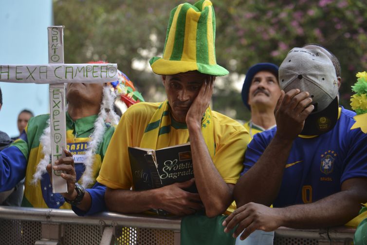 Torcedores assistem ao jogo do Brasil contra Bélgica pelas quartas de final da Copa do Mundo 2018 ,no Vale do Anhangabaú.