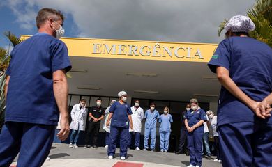 Surto de covid-19 no Brasil.