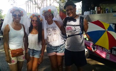 Brasília - A professora Mércia Cruz e sua família vieram de Formosa (GO) para curtir o carnaval em Brasília (Andreia Verdélio/Agência Brasil)