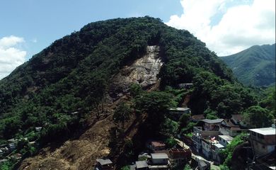 Imagens de drone das áreas de deslizamento de encosta em Petrópolis, em decorrência das fortes chuvas que atingiram a região serrana do Rio de Janeiro