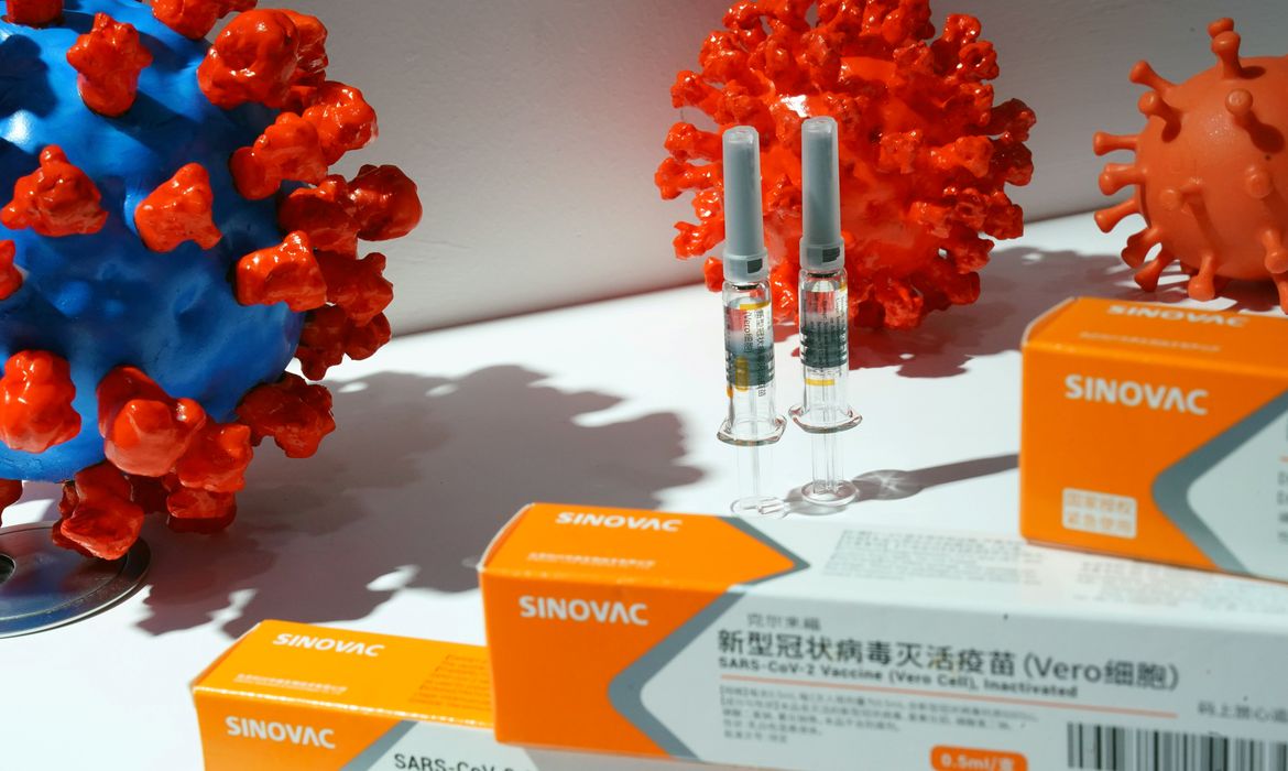 Caixas com potencial vacina da Sinovac contra Covid-19 em Pequim
