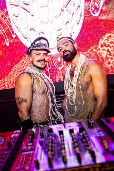 21/01/2026 - Rio de Janeiro - Blocos LGBTQIA+ do Rio de Janeiro pregam alegria e pluralidade. Djs do Bloco Sereias da Guanabara (Leo Solez e Jorge Badaue) Fonte: acervo do bloco