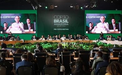 Brasília (DF), 14/10/2025 - A ministra do Meio Ambiente, Marina Silva, participa de plenária no segundo dia da Pré-Cop30. Foto: Marcelo Camargo/Agência Brasil
