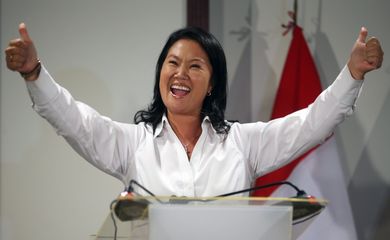 A filha do ex-presidente Alberto Fujimori, Keiko Fujimori, lidera a disputa das eleições presidenciais do Peru (Agência Lusa/Direitos Reservados)