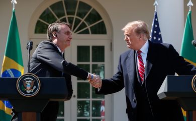 (Washington, DC - EUA, 19/03/2019) O Senhor Donald Trump, Presidente dos Estados Unidos da América, cumprimenta o Presidente da República Jair Bolsonaro.
Foto: Alan Santos/PR
