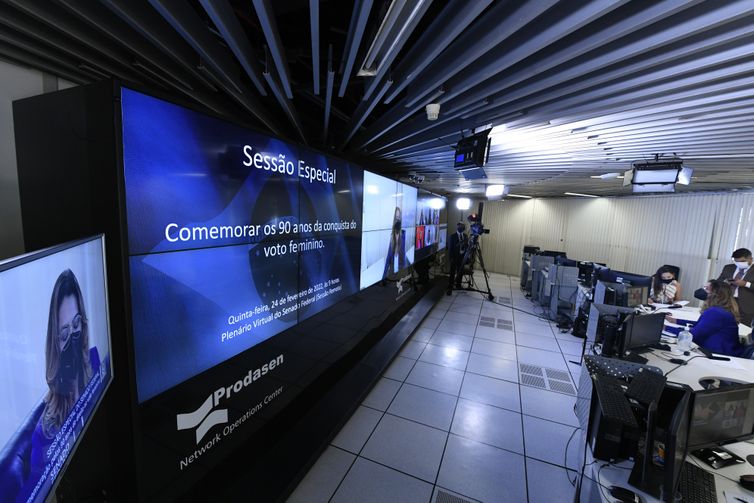 Sessão especial remota, realizada a partir da sala de controle da Secretaria de Tecnologia da Informação (Prodasen), destinada a comemorar os 90 anos da conquista do voto feminino. 

A data marca o dia da assinatura de Getúlio Vargas no Código