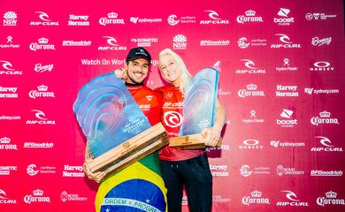 Medina e Tatti Weston-Webb, campeão e vice da etaoa Narrabeen -circuito mundial de surfe