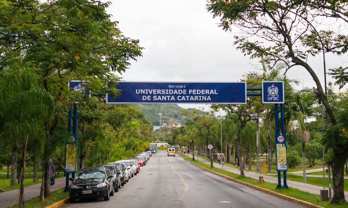 Entrada da Universidade Federal de Santa Catarina  (UFSC)