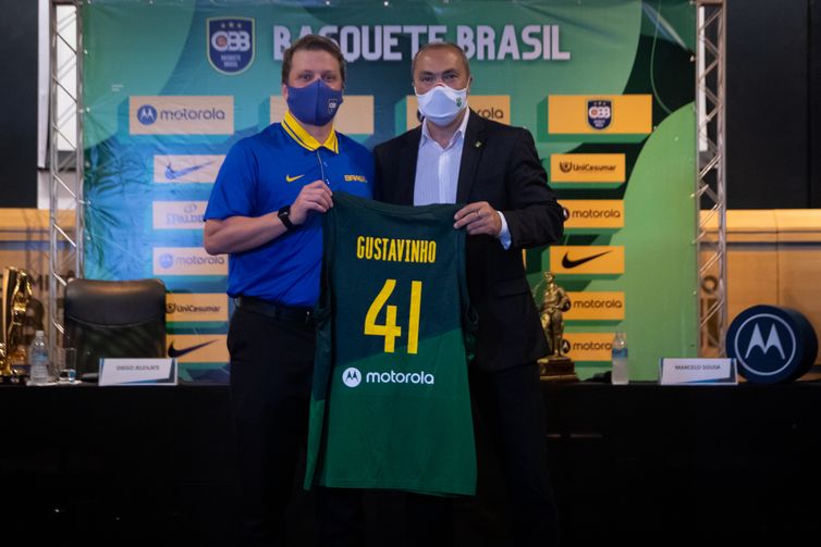 Gustavinho, técnico da seleção brasileira masculina de basquete, e Rogério Sampaio, diretor geral do COB