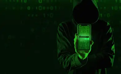 Fraude, golpe, cibercrime, telefone celular- Idec aponta fragilidades na segurança de aplicativos de bancos. Foto: Freepick