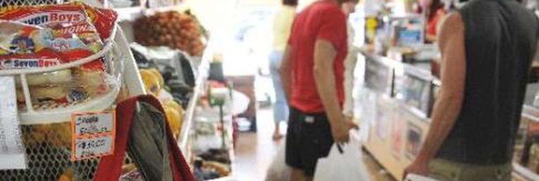 Supermercados de São Paulo voltam a fornecer sacolinhas plásticas