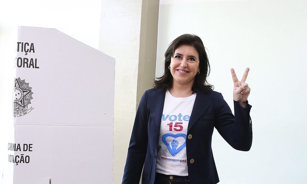 Simone Tebet vota em Campo Grande 