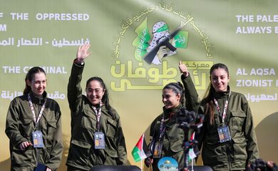 Militares israelenses reféns acena após libertação
25/01/2025
Reuters/Dawoud Abu Alkas/Proibida reprodução
